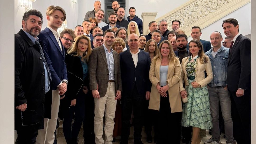 Ilie Bolojan, vizită noctură la PNL București. Premierul refuză demisia și mizează pe continuarea reformelor, în ciuda amenințărilor PSD