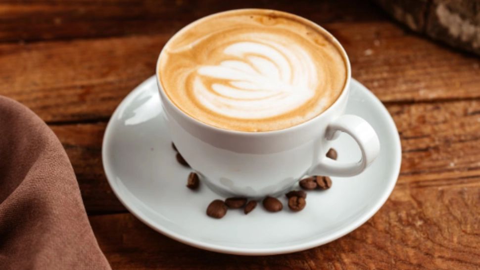 Cafeaua servită în cafenele, restaurante și hoteluri nu va mai fi la fel. UE scoate din joc pliculețele de zahăr și mini-porțiile de lapte