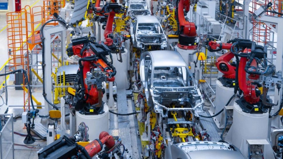 Imperiul Dacia se clatină. Mii de joburi se evaporă, iar România simte șocul deciziilor luate la Paris