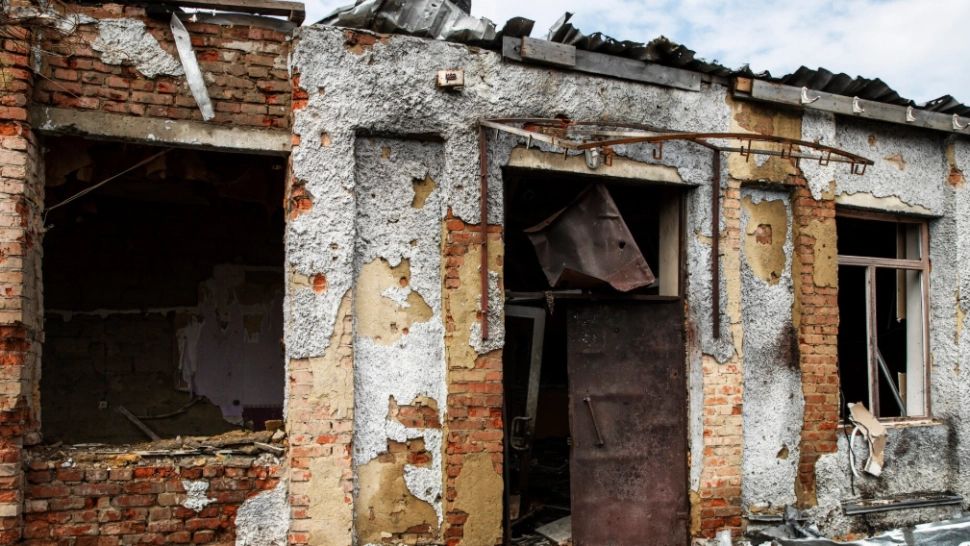 Un proprietar disperat din Franța și-a demolat casa pentru a-i evacua pe românii care o ocupau ilegal