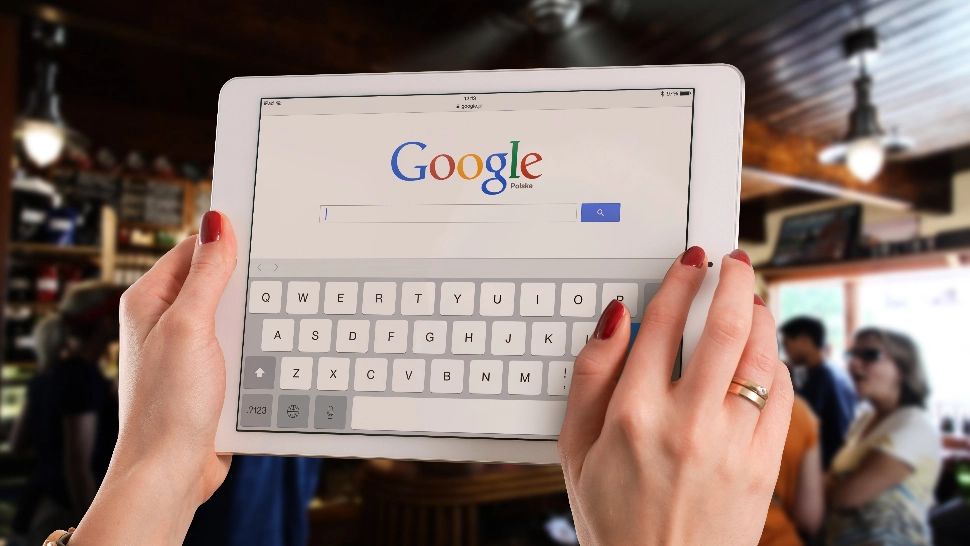Google începe să scaneze toate imaginile: noua actualizare ridică semne de întrebare privind confidențialitatea