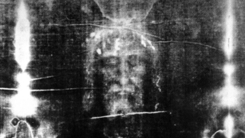 Giulgiul din Torino, „contaminat” cu plante aduse după descoperirea Americii. Cum au ajuns ADN-ul de morcov și pepene pe artefact?