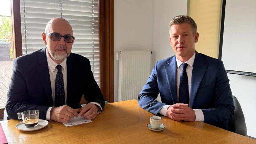 Întâlnire cu scântei între Peter Magyar și Kelemen Hunor. Liderul UDMR, admonestat pentru sprijinul acordat lui Viktor Orban 