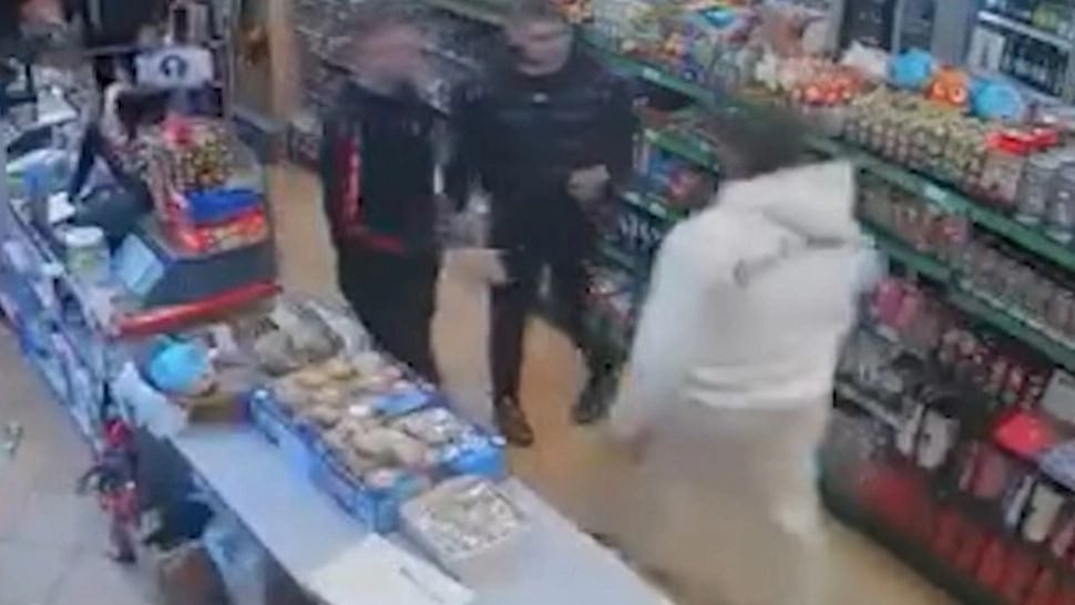 Incident violent la un magazin din Iași. O angajată a fost agresată. Agresorul, reținut după intervenția poliției VIDEO