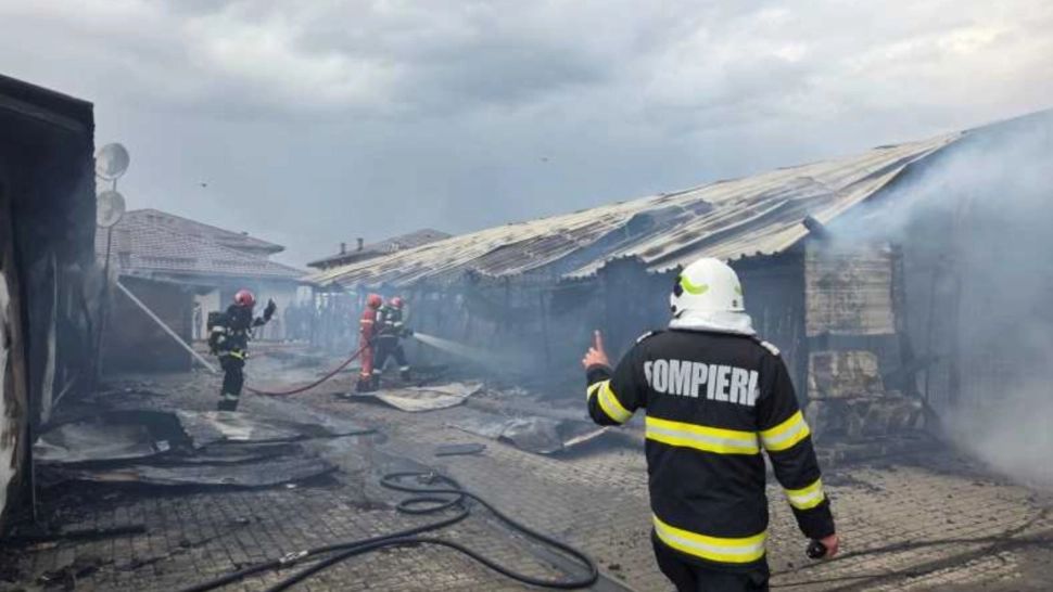 Incendiul masiv în Orăștie. Mai multe construcții civile au fost făcute scrum 