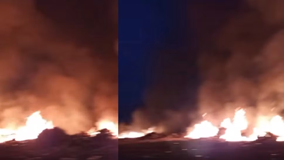 Alertă de mediu la Hunedoara. Incendiu pe platforma fostului combinat siderurgic, cu mari degajări de fum – VIDEO