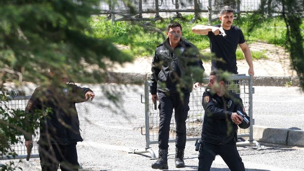 Atac armat lângă consulatul israelian din Istanbul. Doi polițiști au murit iar trei suspecți au fost uciși