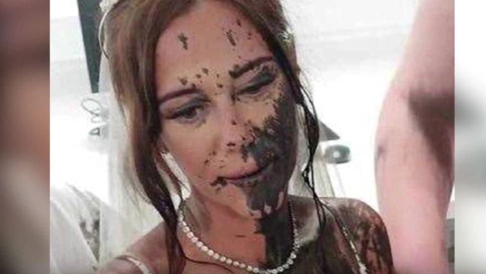 Nuntă cu scandal. Mireasă stropită cu vopsea de propria cumnată