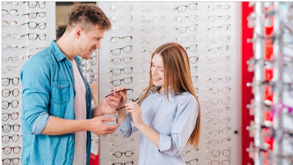 Presbiopia: 7 metode naturale care te pot ajuta să îți menții vederea clară odată cu înaintarea în vârstă