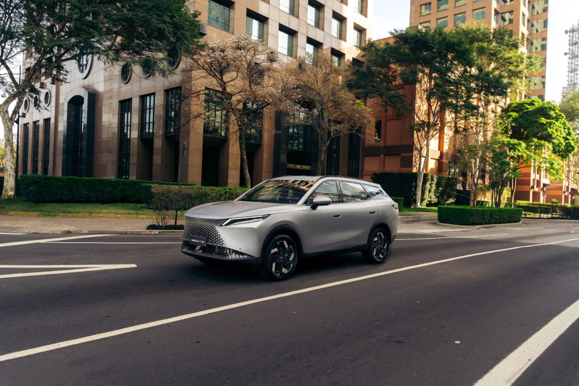 OMODA 7 SHS-P - „Cel mai frumos crossover”: impresionează de la prima vedere prin acuratețea designului