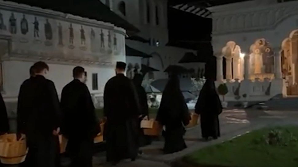 Sfintele Paști, pregătite după rânduieli vechi. Tradiție păstrată cu sfințenie la Mănăstirea Lainici