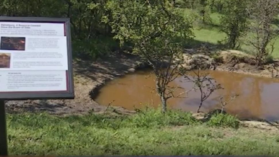 Alertă în România: apă contaminată cu țiței. Oamenii sunt disperați