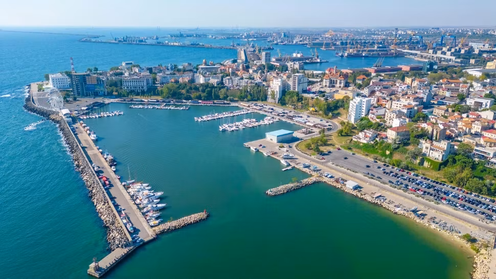 Litoralul românesc, de vânzare. Peste 100 de hoteluri scoase pe piață înainte de sezonul estival