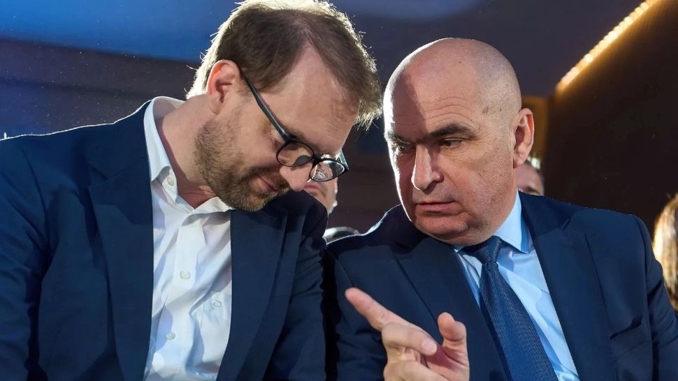 Bolojan a bătut palma cu Fritz pe varianta unei coaliții de "avarie", fără PSD.  Miniștrii care sunt titulari vor prelua și portofoliile vacantate - VIDEO