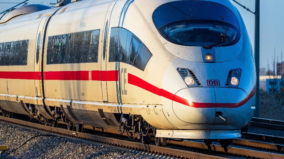 Explozie într-un tren de mare viteză din Germania: 12 persoane au fost rănite. Suspectul, imobilizat de pasageri