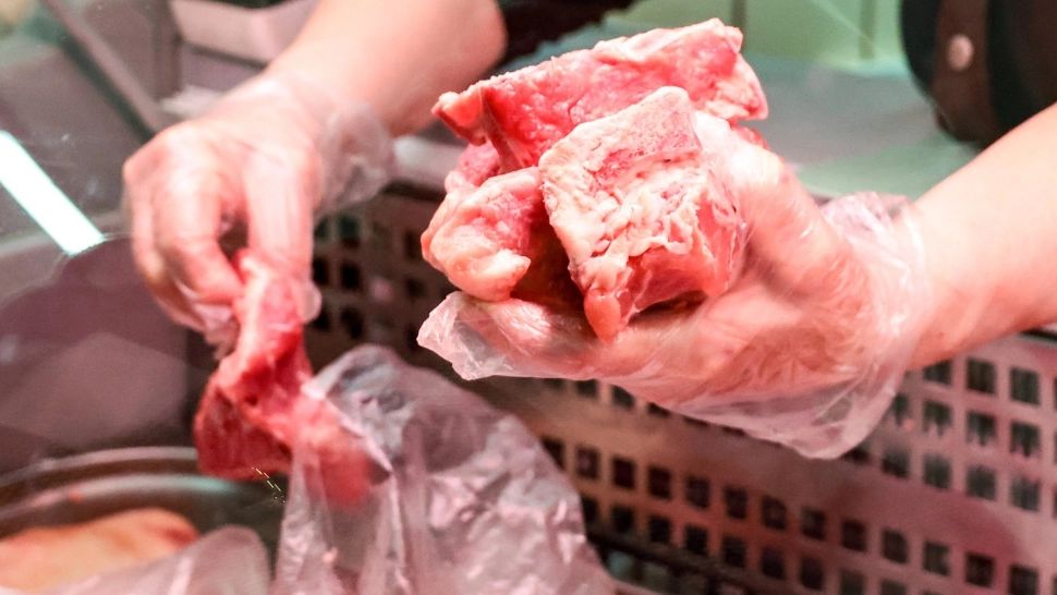 Controale sanitar-veterinare înainte de Paște: amenzi de peste 2,15 milioane de lei şi aproape două tone de produse retrase