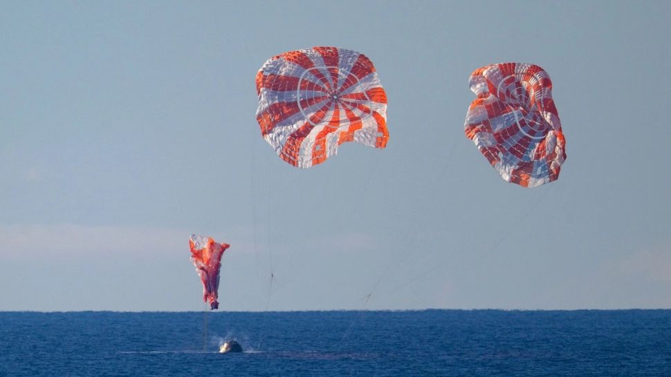 Moment istoric în astronautică: Artemis II a revenit cu succes pe Pământ după cea mai îndepărtată misiune umană din istorie - VIDEO