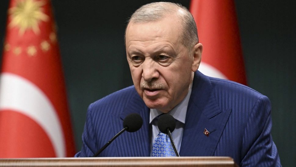 Erdogan schimbă legile pentru deținerea armelor de foc, după atacurile armate din școli. În plus, ia în vizor posturile tv care promovează „violenţe şi decădere morală”