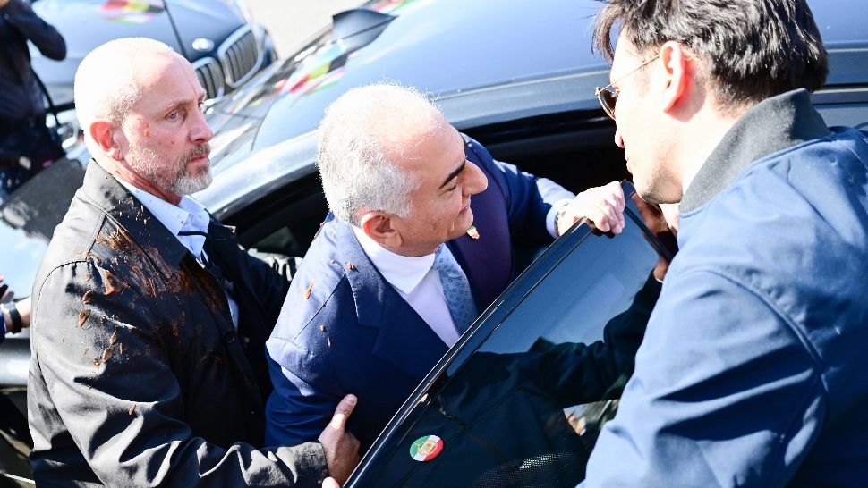 Prințul moștenitor iranian Reza Pahlavi, atacat cu un lichid roșu la Berlin: o persoană, reținută de poliție