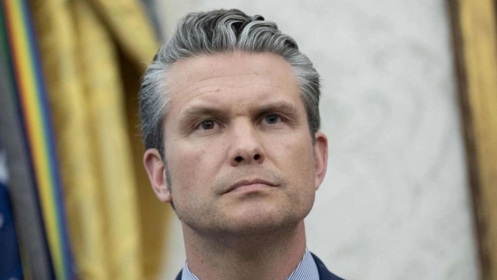 Democrații cer demisia șefului Pentagonului, acuzat de crime de război în Iran