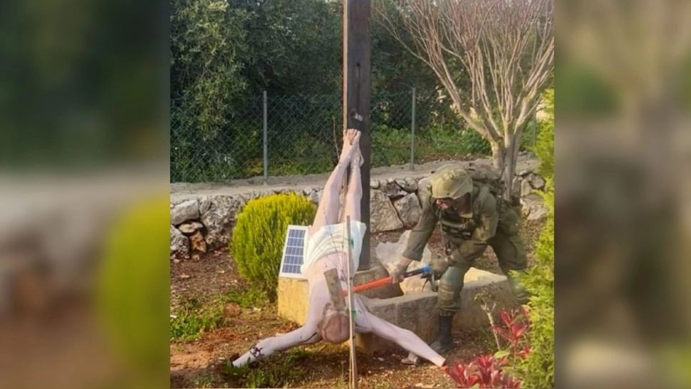 Scandal în Orientul Mijlociu: soldat israelian, surprins vandalizând o statuie a lui Iisus în sudul Libanului. Armata promite sancțiuni dure