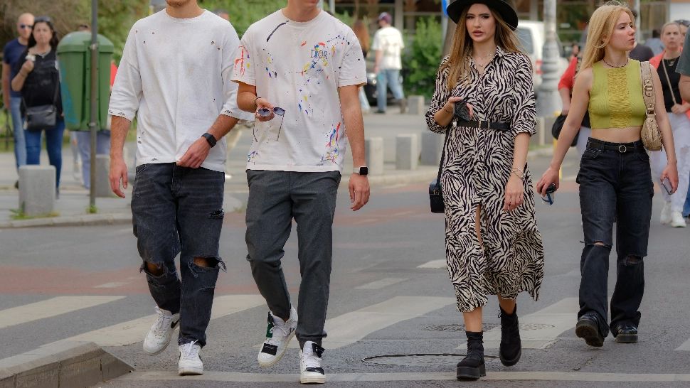 1,8 milioane de români lucrează 168 de ore pe lună, pe salariul minim