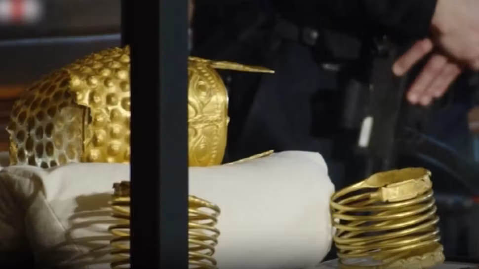 Măsuri de ultima oră pentru ca tezaurul să nu mai fie furat. Coiful de la Coțofenești va ajunge în România