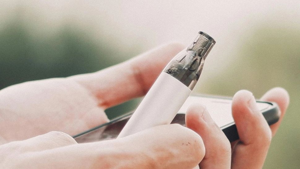 Țigările electronice expun plămânii la metale toxice, chiar și după utilizare pe termen scurt. Ce arată studiile