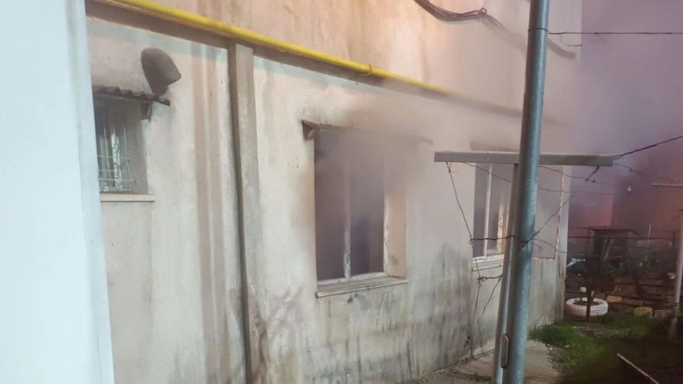 Două persoane, mamă și fiu, decedate într-un incendiu produs într-un apartament din Tulcea