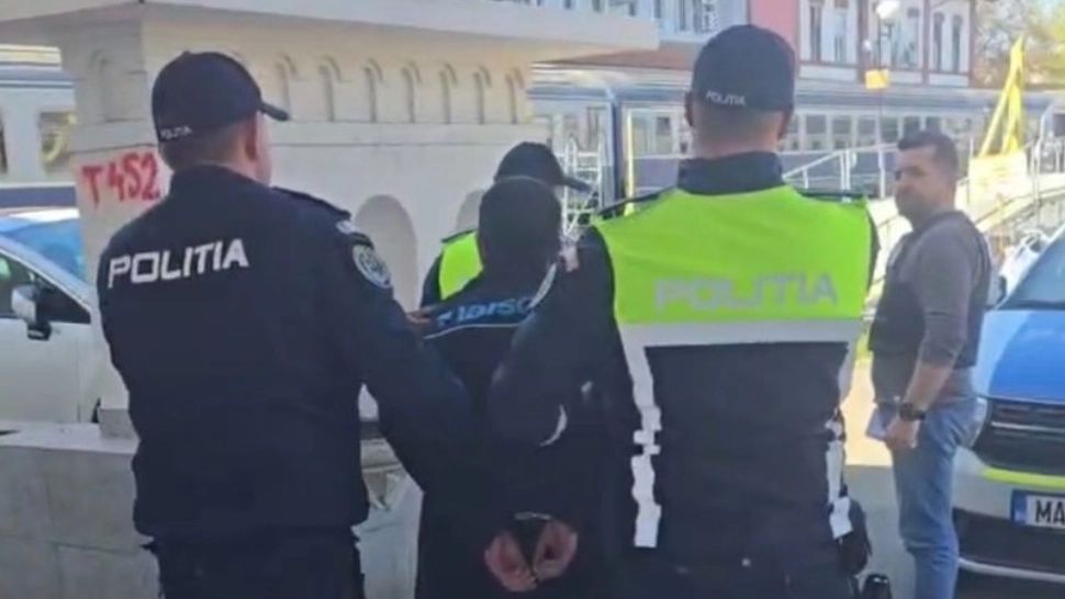 Tânăr reținut după ce a distrus un turnichet în gara din Arad