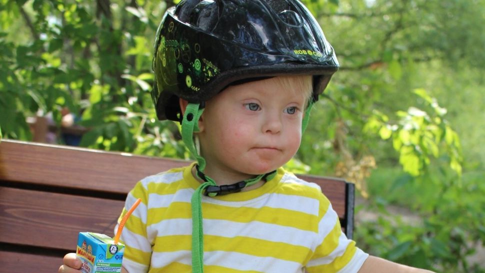 Lege nouă: sprijin psihologic gratuit pentru părinții copiilor cu autism și sindromul Down