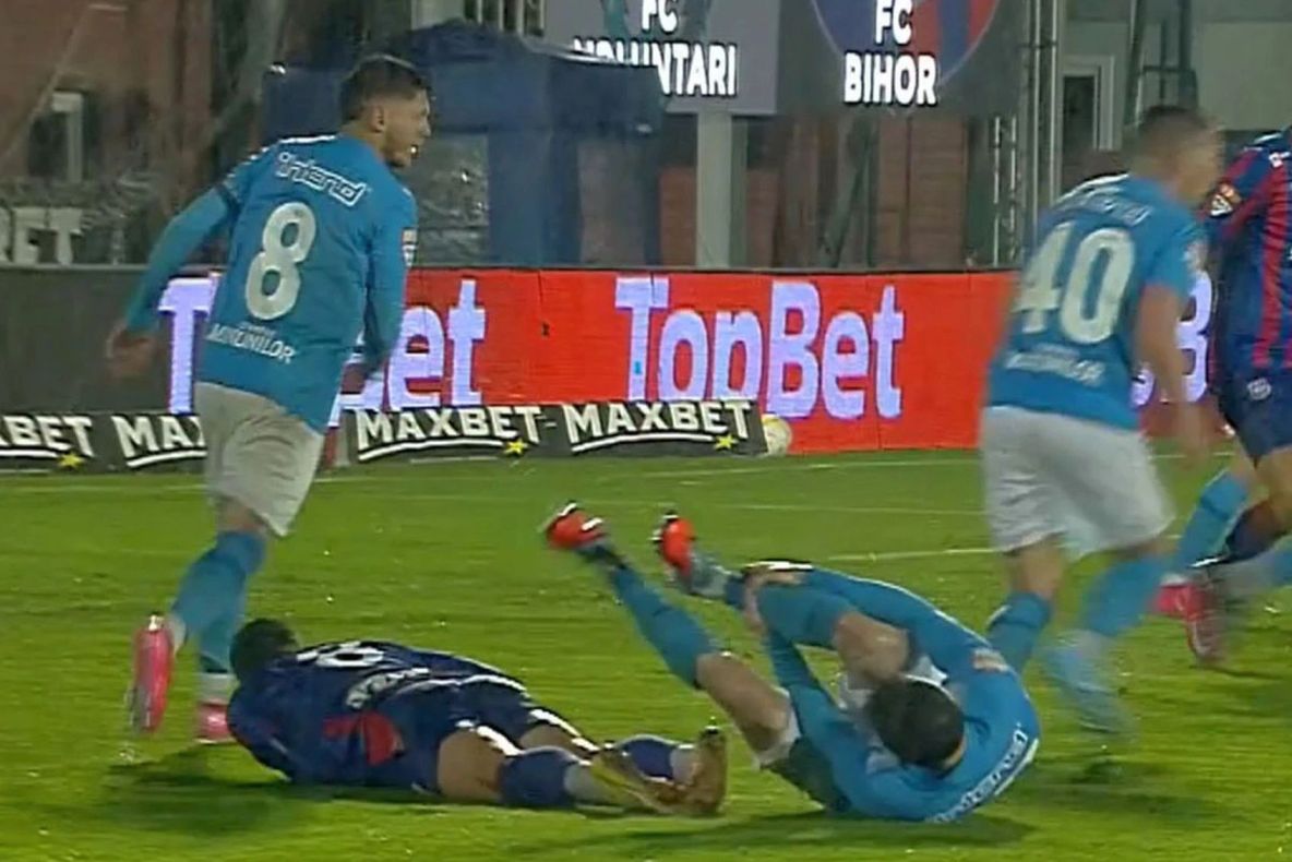 Accidentare gravă în Liga 2: dublă fractură pentru un fotbalist cunoscut. Ambulanța a fost împinsă pe teren din cauza ploii