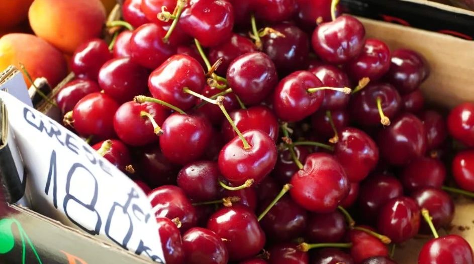 Un kilogram de cireșe de import costă 180 de lei. Când vor apărea cele românești?