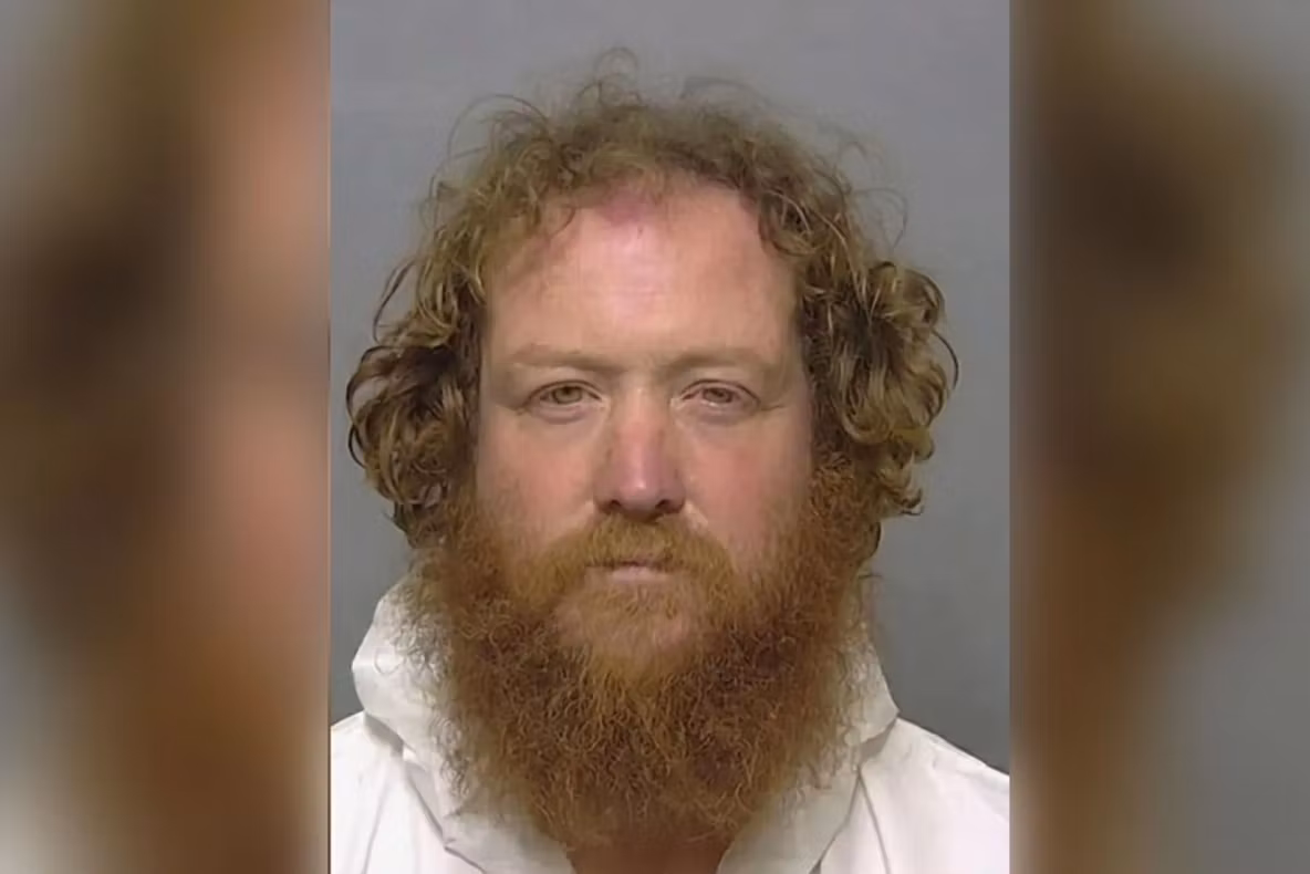 Atac armat în Florida: femeie împușcată în gât în fața casei, suspectul s-a ascuns în piscină