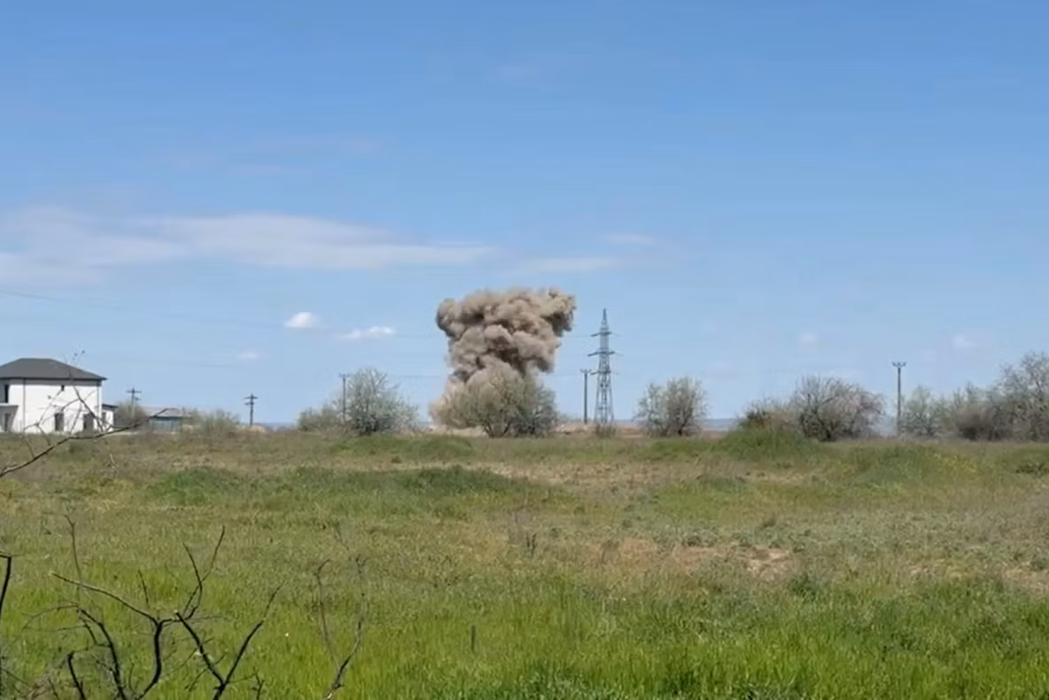 Imagini cu momentul în care drona rusească, cu încărcătură explozibilă, a fost detonată. Resturi de dronă, descoperite și în județul Tulcea – SURSE