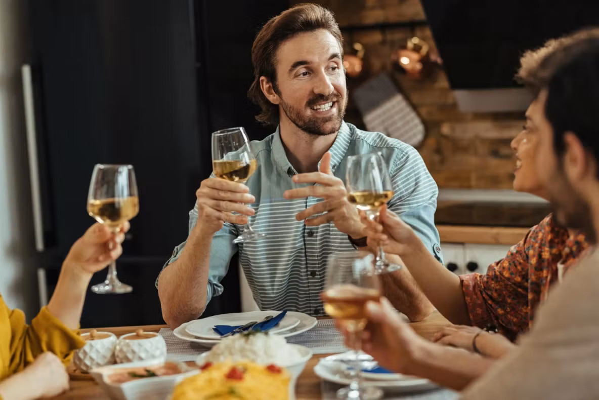 Arta asocierilor culinare: cum alegi vinul potrivit pentru cina de weekend