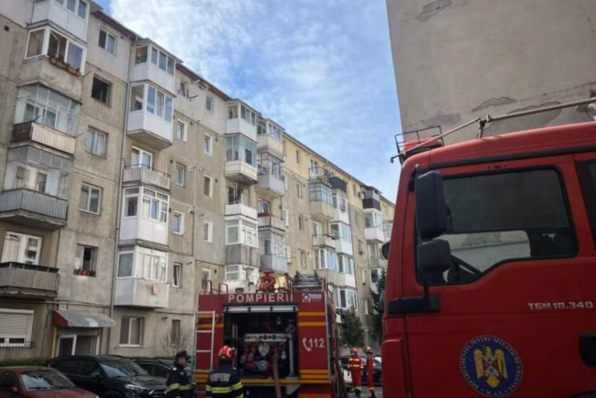 Incendiu într-un bloc din Sibiu. Un bărbat a fost găsit carbonizat 