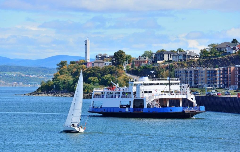 Atenționare de călătorie în destinația preferată a românilor, chiar de 1 mai. Toate navele rămân blocate în porturi