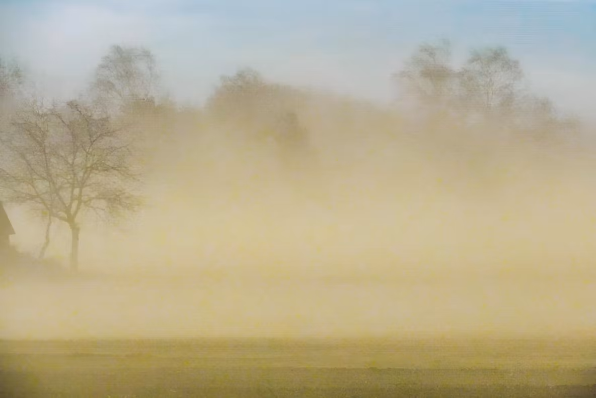 Alertă în județul Maramureş. Vântul a antrenat praf de minereu steril neferos de pe trei iazuri 