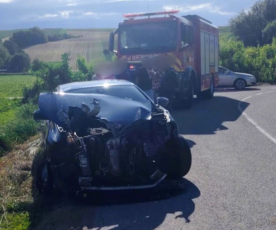  Accident feroviar în Suceava. Un autoturism a fost lovit de tren în localitatea Probota