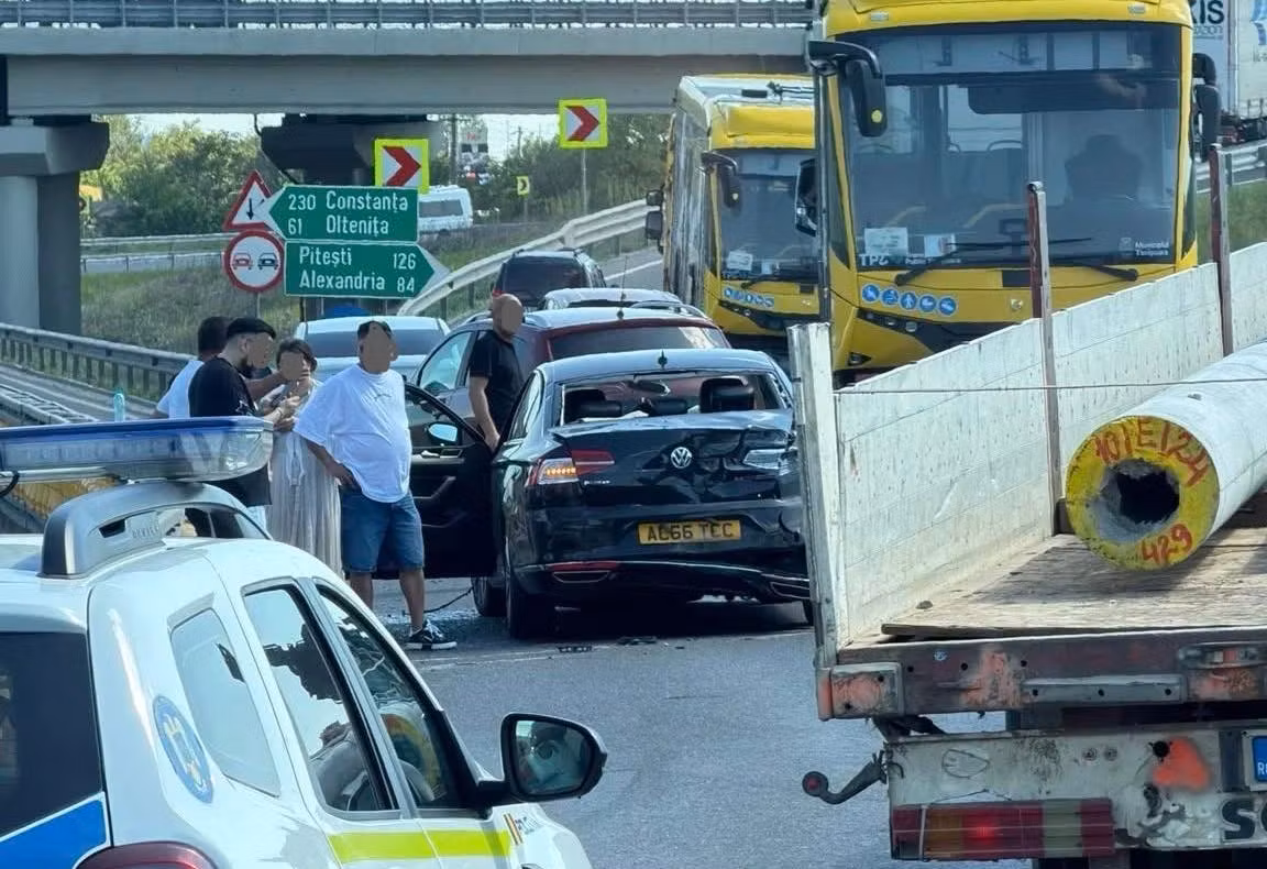 Accident pe A0 lângă Bragadiru. Accesul către DN5, blocat după impactul dintre o mașină și un TIR: patru răniți 