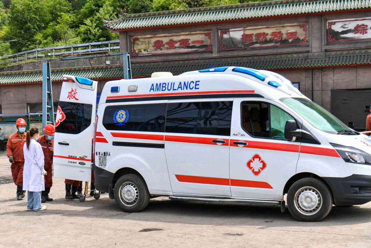 Accident cumplit în China: 13 morți după ce un microbuz supraîncărcat a lovit un camion