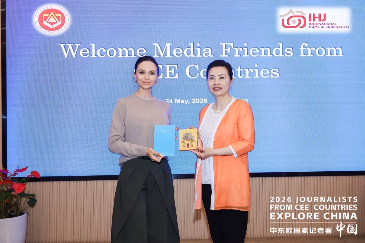 Ana Maria Păcuraru, premiată la Beijing de Reprezentantul Special al MAE China pentru activitatea sa jurnalistică