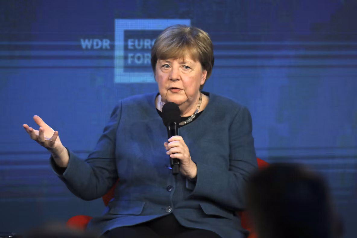 Merkel critică UE pentru că nu își folosește potențialul diplomatic în discuțiile cu Rusia privind războiul din Ucraina