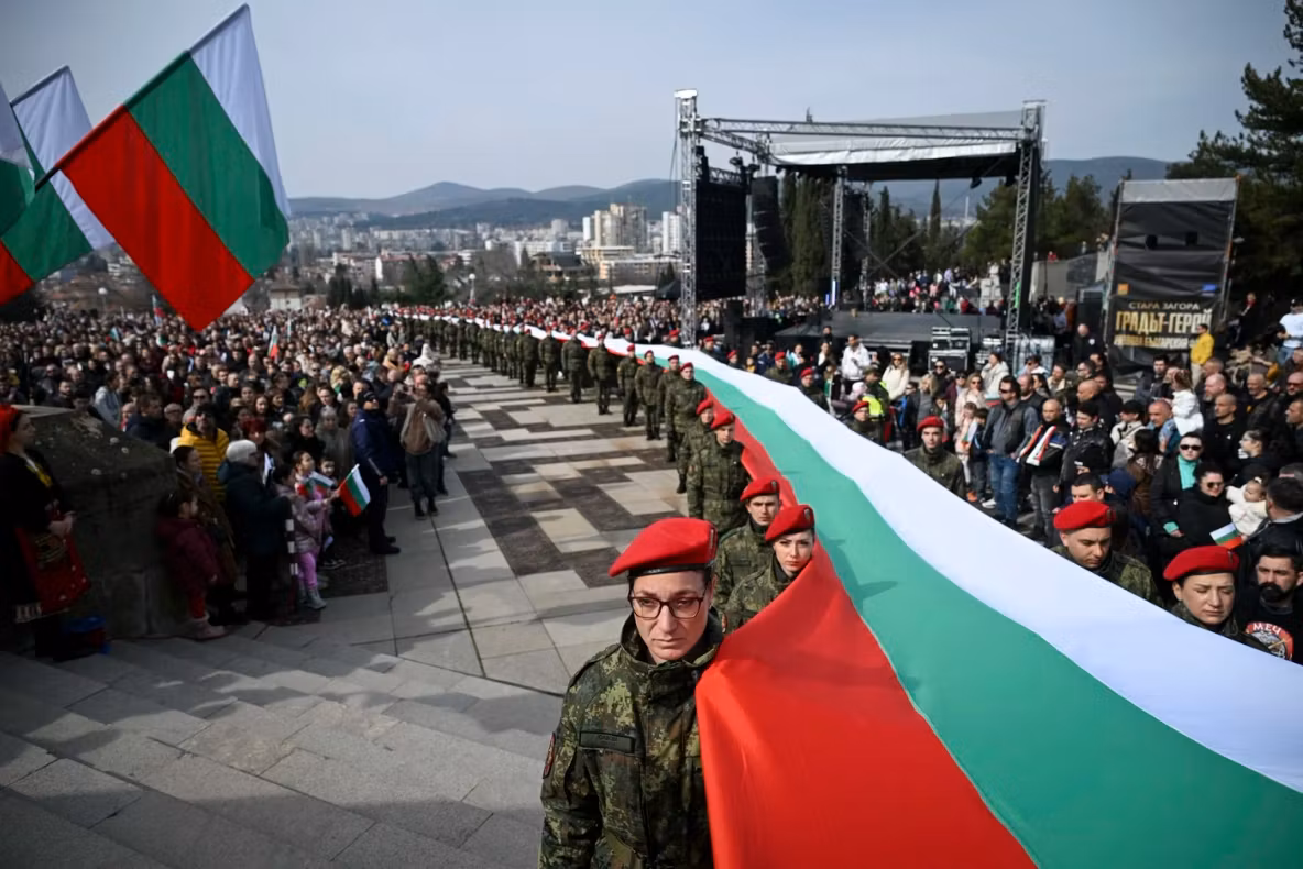 Bulgaria analizează varianta reintroducerii serviciului MILITAR OBLIGATORIU