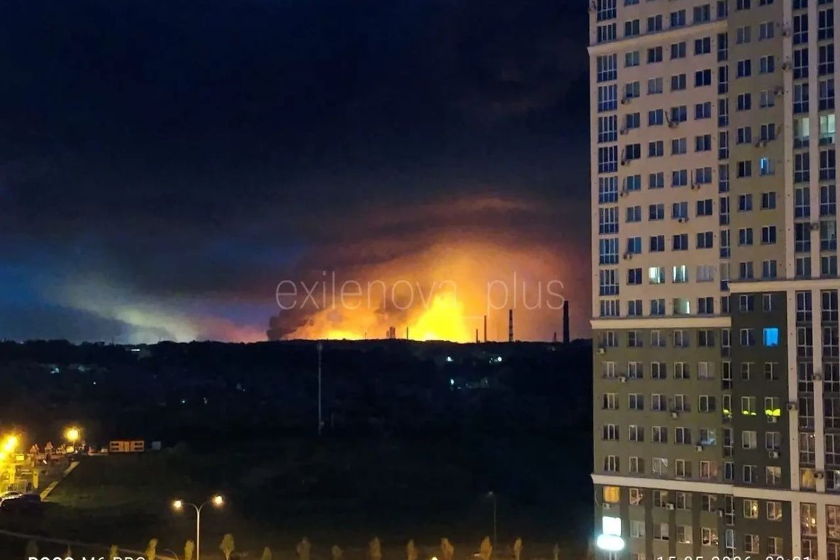 Incendiu uriaș la o importantă rafinărie din Rusia, după atac cu dorne al Ucrainei