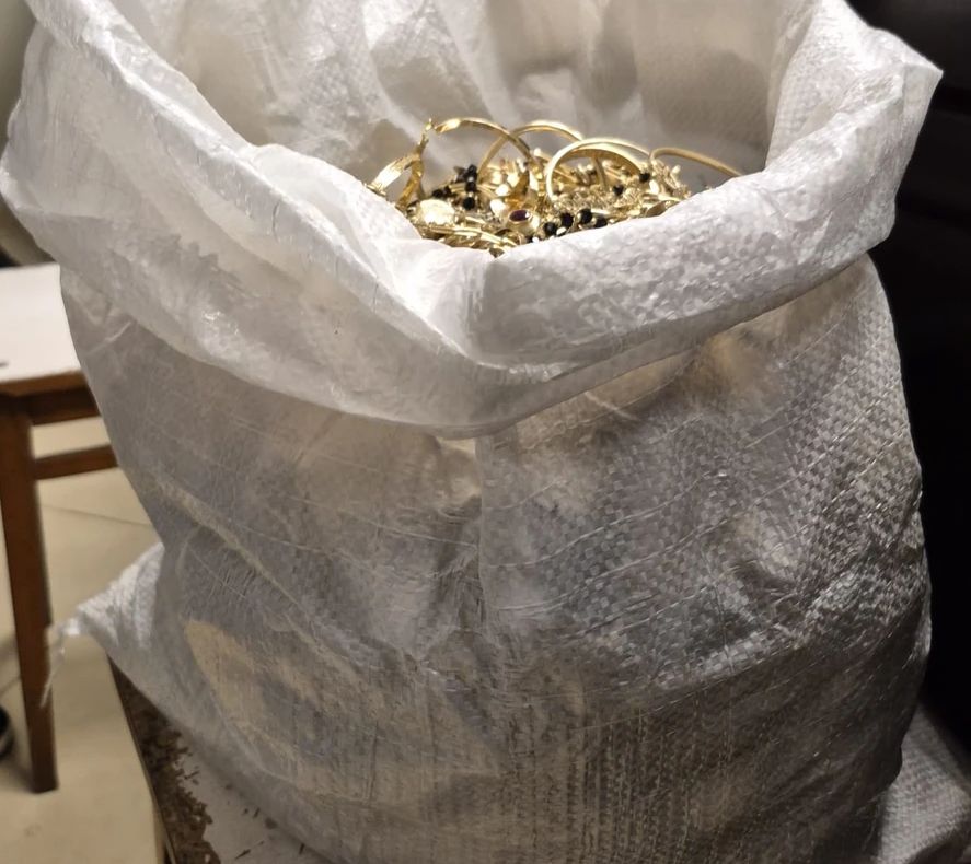 ANAF a confiscat aproape 18 kilograme de aur de la o casă de amanet din Timișoara: de unde provenea