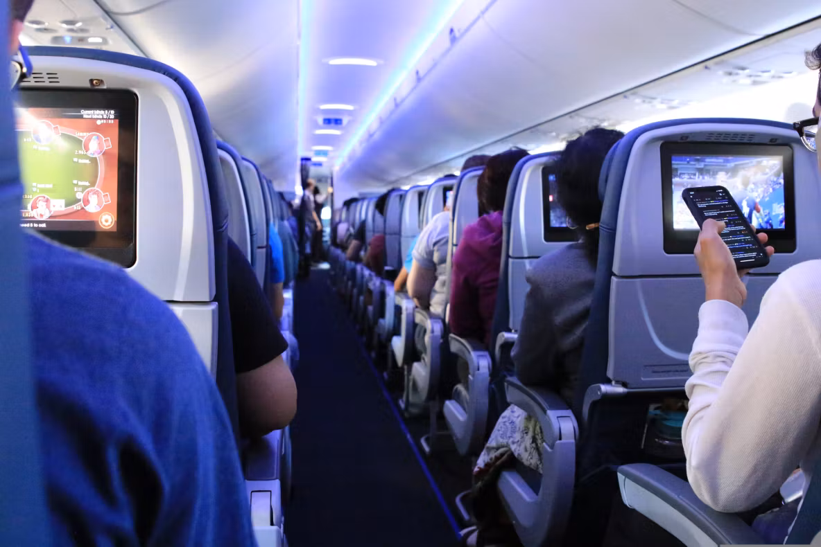 Locurile din avion pe care ar trebui să le eviți: sfaturile unui călător experimentat care a vizitat peste 80 de țări