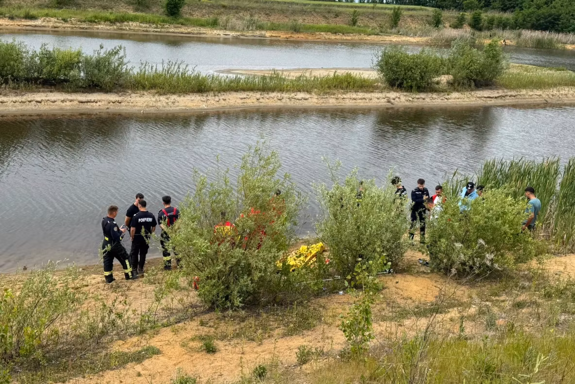 Un bărbat de 44 de ani s-a înecat într-o baltă din Satu Mare. Descoperirea a fost făcută de pompieri