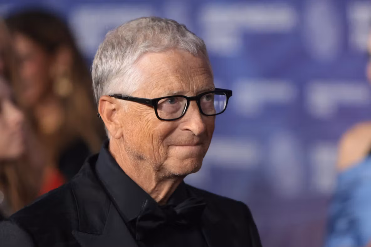 Bill Gates împinge lumea spre dosarul digital total: ID biometric, bani și sănătate într-un singur sistem